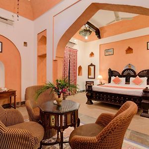 Suite Room Bathtub Enjoy Hi-Tea Cookie